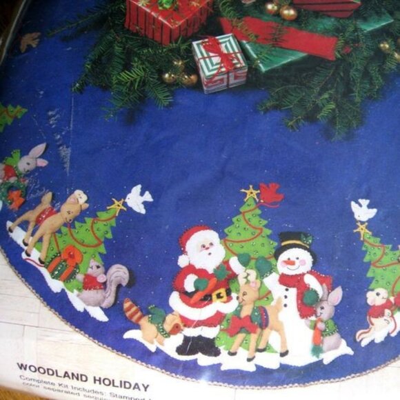 New Vtg 1991 Bucilla "Woodland Holiday" 43" Round Felt Tree Skirt Kit Christmas - Picture 1 of 5